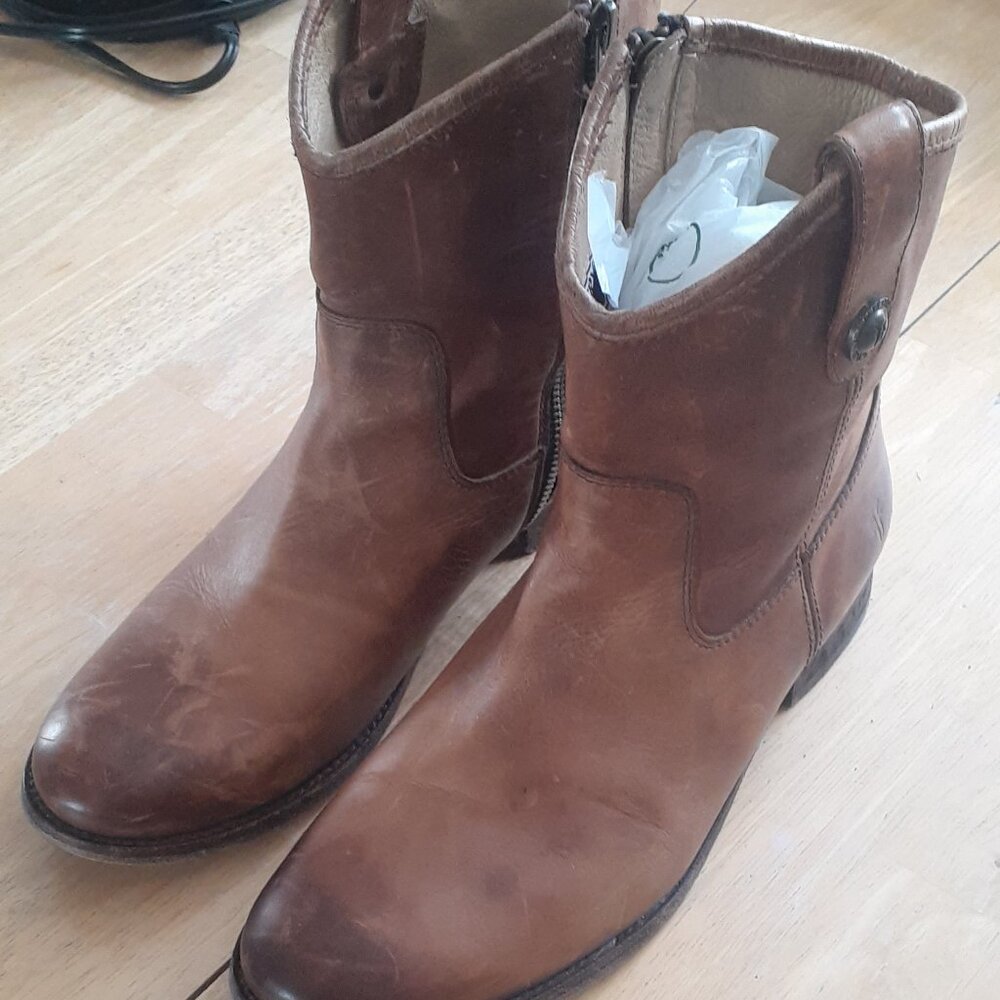 Melissa Button Short Frye